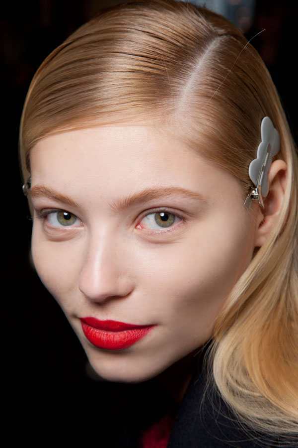 макияж с красными губами