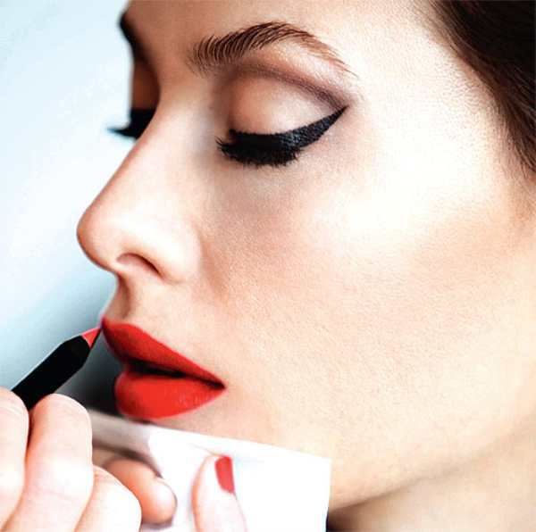макияж с красными губами