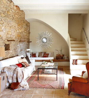 Шкаф под лестницу на заказ, разумное использование пространства