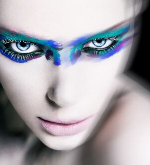 Фото причесок и макияжа в актуальном стиле от Marina Keri Осень-Зима 2012