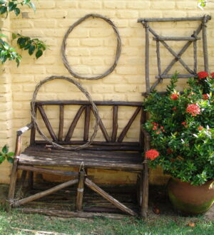 Стильная мебель для дачи из дерева