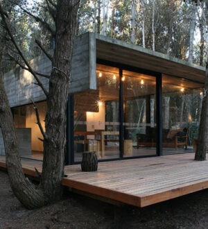 Уютный маленький деревянный дом от BAK Arquitectos Asociados