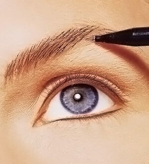 Красивая линия бровей при помощи татуажа