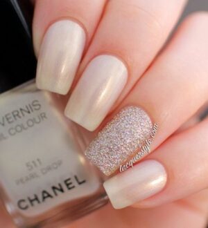 Стильный маникюр нейтральных тонов