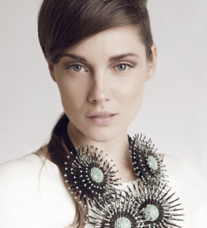 Модные простые прически для женщин 2015