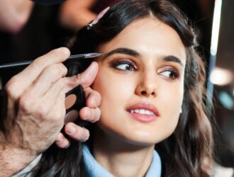 Коррекция и окрашивание бровей