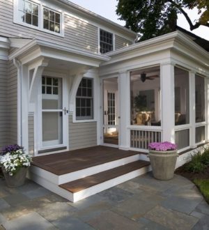 Как построить и оформить крыльцо загородного дома