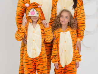 Выбор новогоднего костюма для дочки и мужа