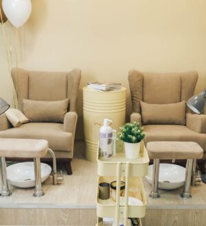 Как обустроить кабинет для мастера педикюра с нуля?