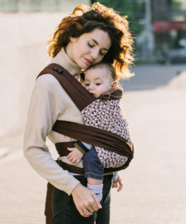 Слинги и эргорюкзаки: комфорт и близость для мам и малышей