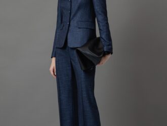 Путь к стильному образу: как купить дизайнерский женский костюм