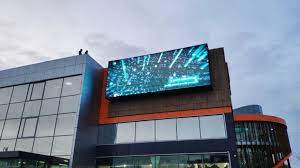 Универсальность светодиодных экранов для улиц и помещений