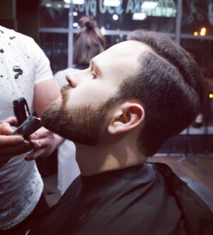 Преимущества стрижки бороды в барбершопе: профессионализм, уход и стиль
