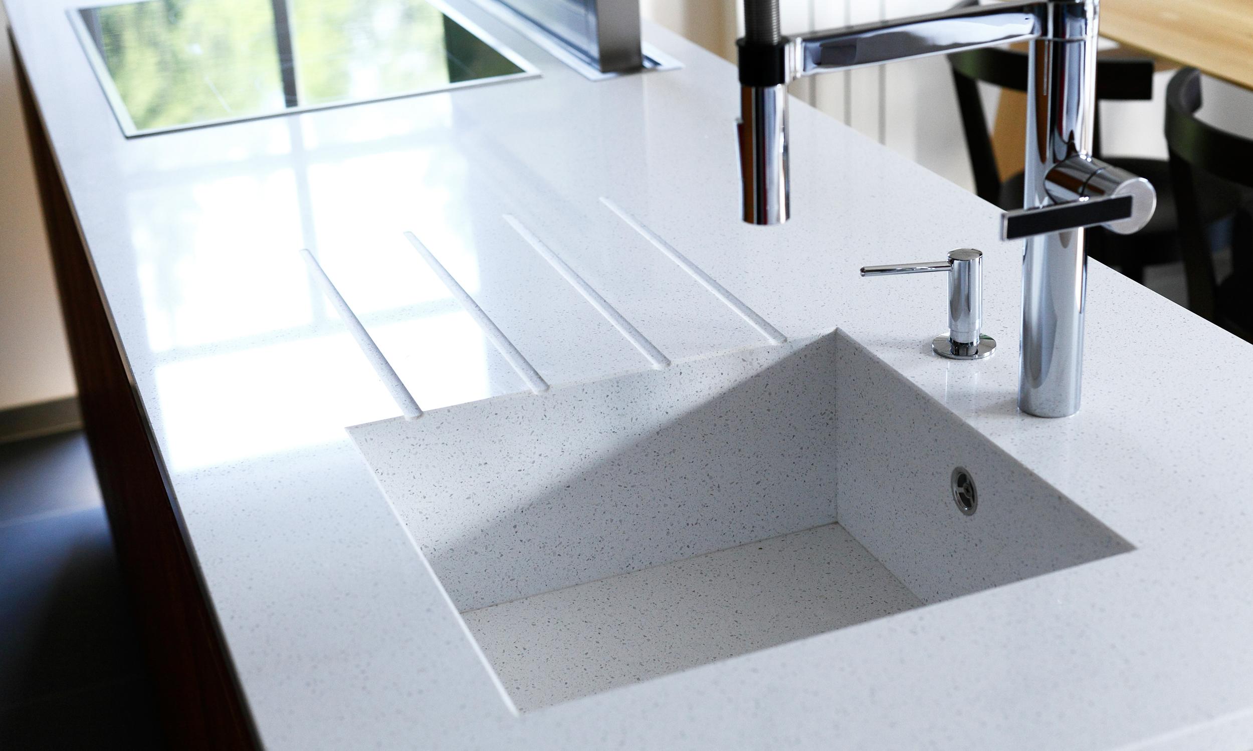 Столешница из искусственного камня: особенности в 2024 году