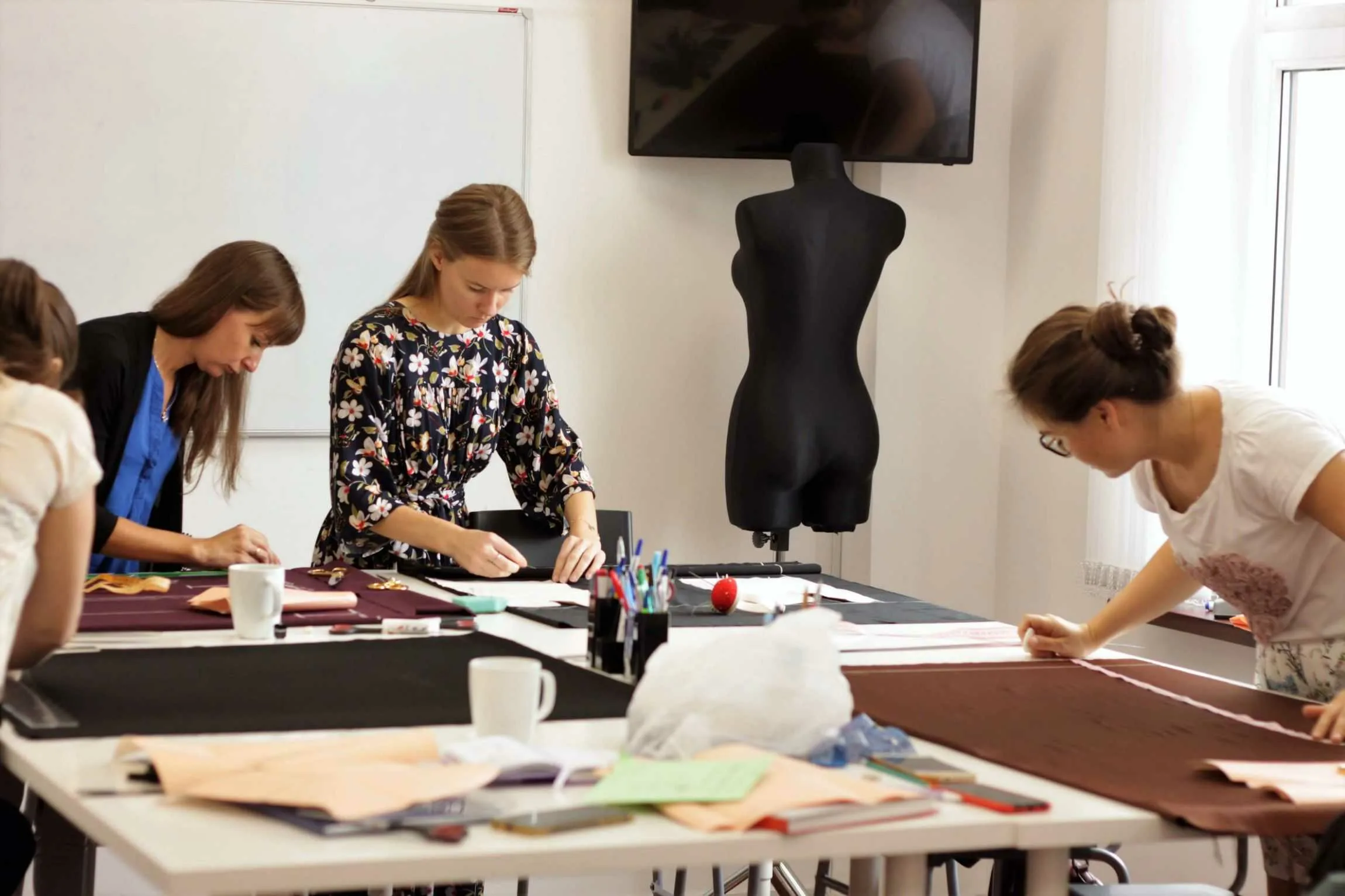 Дизайнер одежды: Обучение и карьера