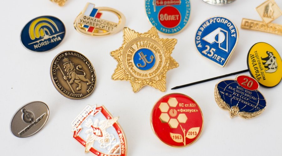 Производство значков на заказ в Москве: как мы работаем с клиентами
