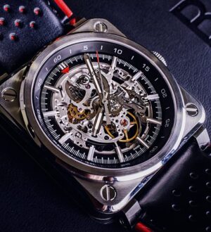 Преимущества стальных часов и особенности выбора